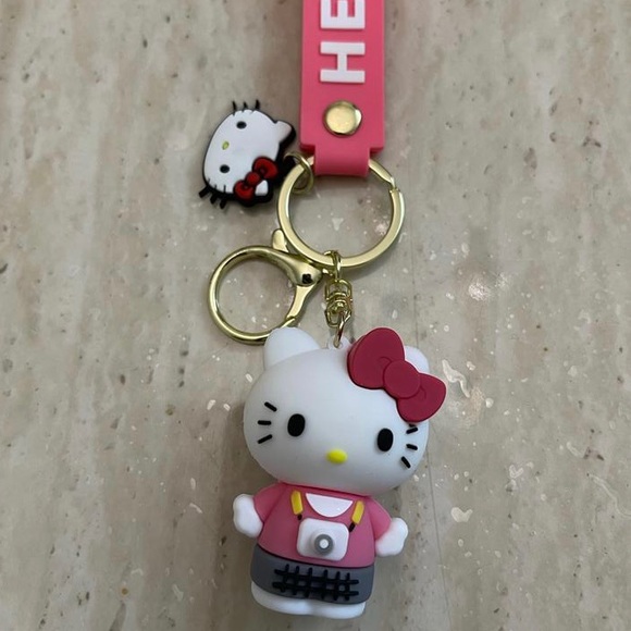 ‼️SOLD‼️New Hello Kitty 3D Cute KeyChain - Picture 2 of 3